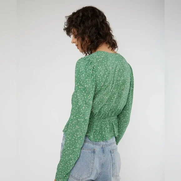 Oak + Fort | green floral front tie crop blouse 100% viscose size small - Picture 4 of 10